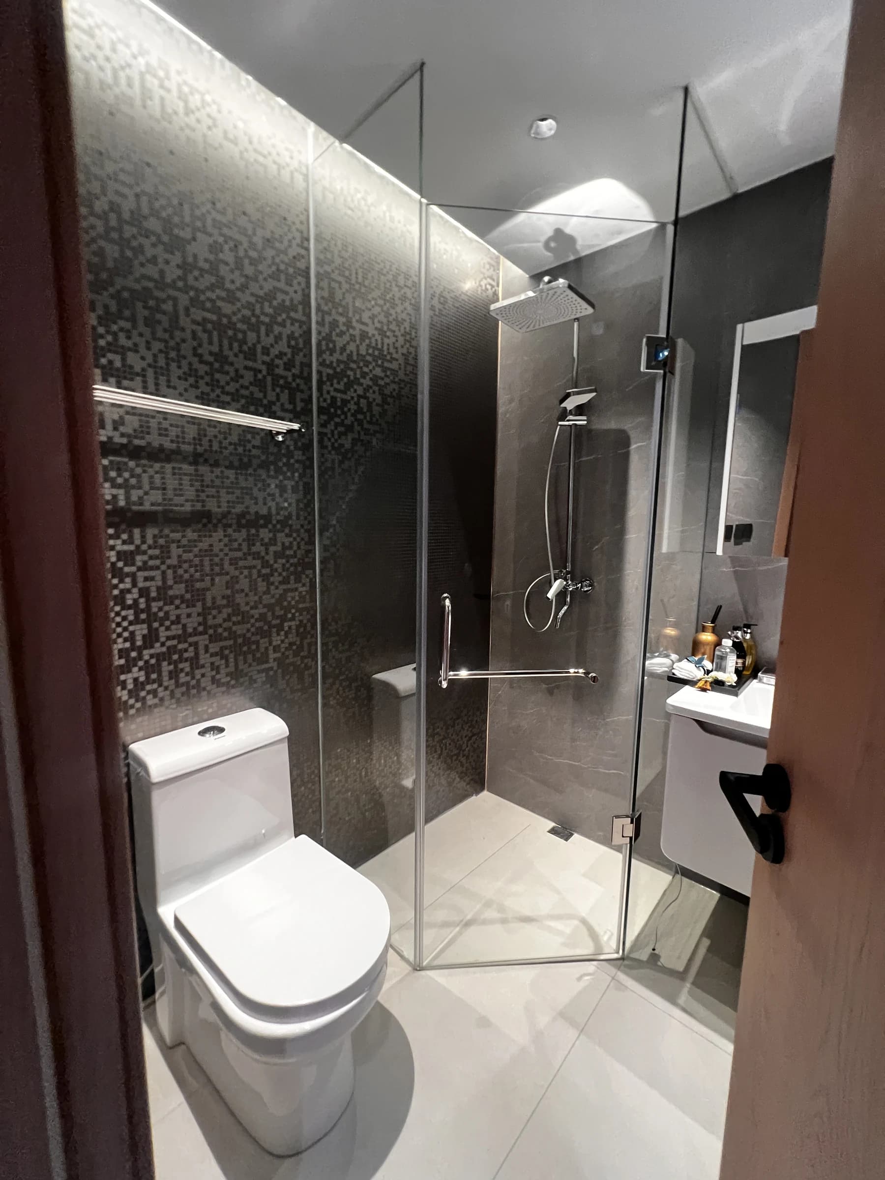 Amani Residence show apartment bathroom