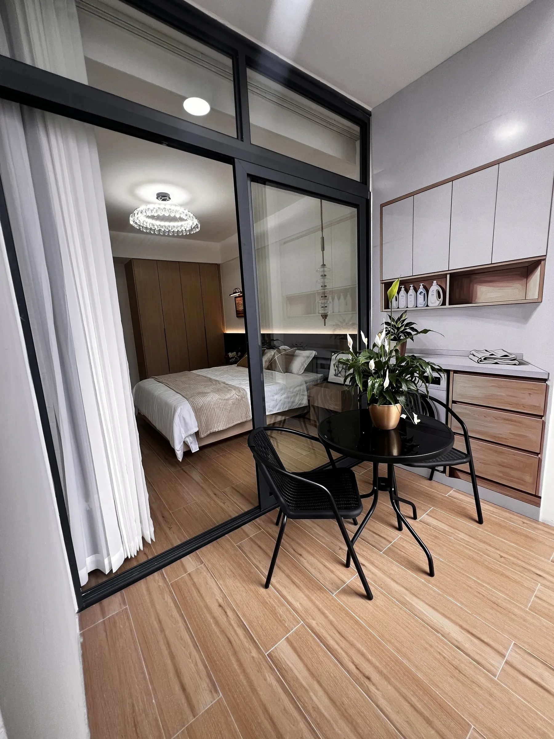 Stellar Bay show-apartment balcony and bedroom
