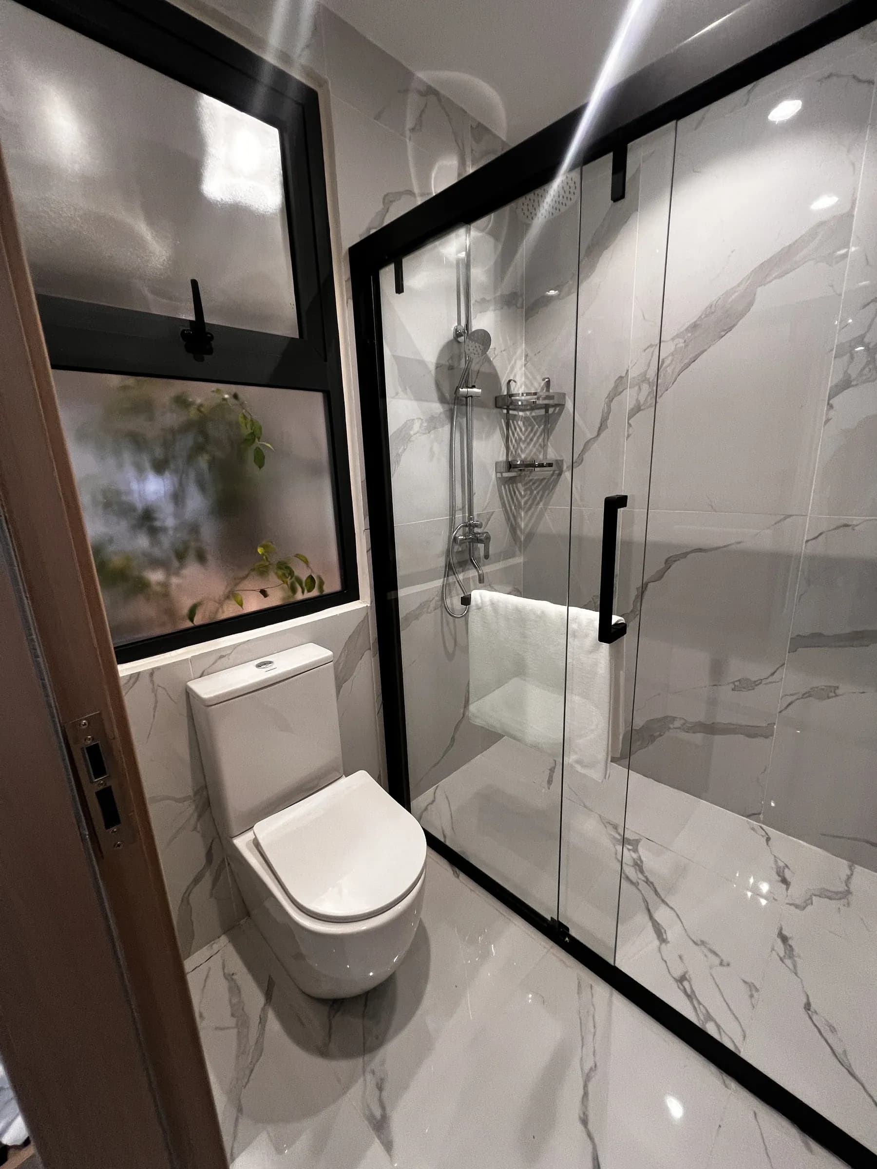 Stellar Bay show-apartment bathroom