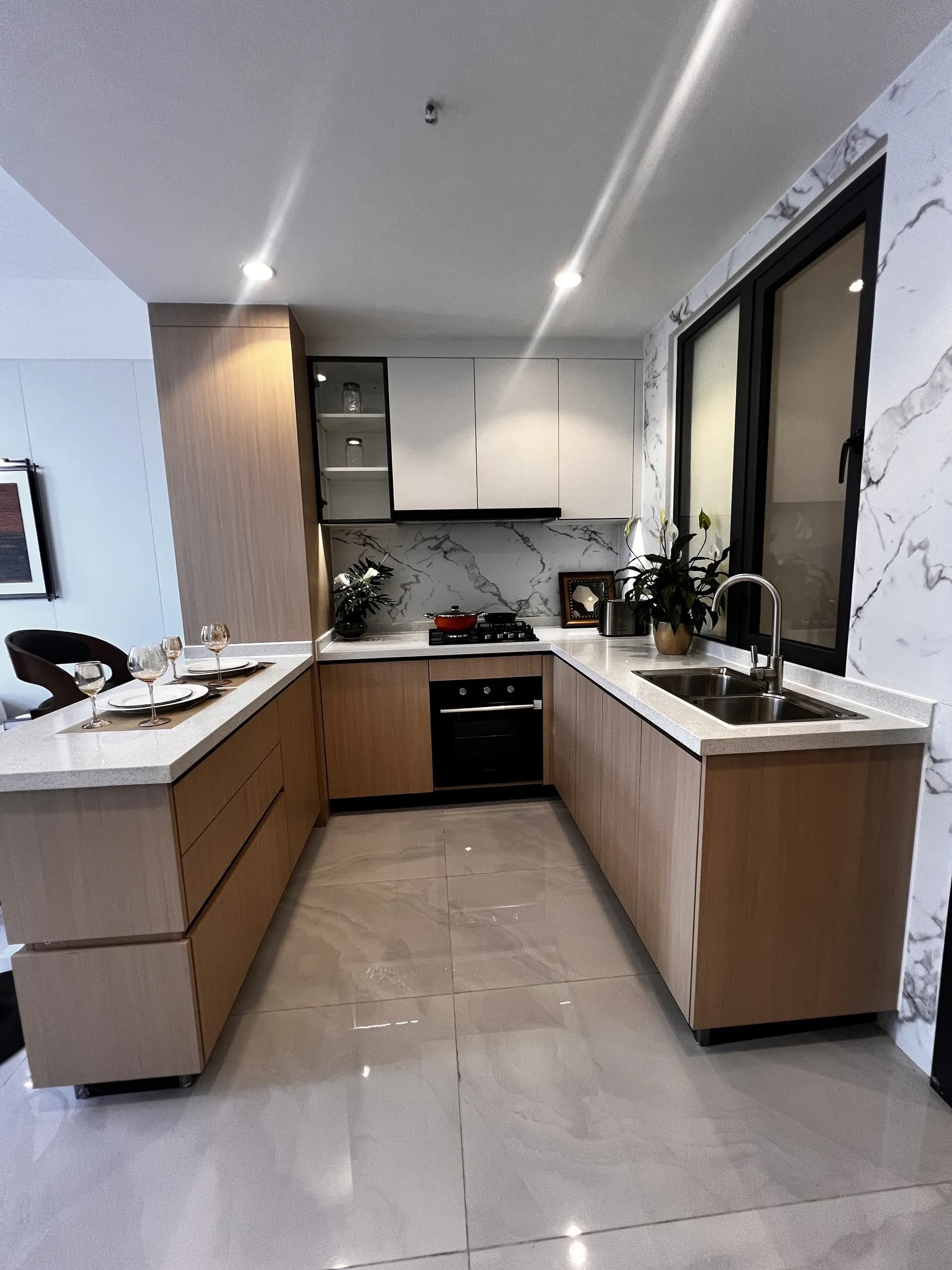 Furnished Stellar Bay show-apartment kitchen
